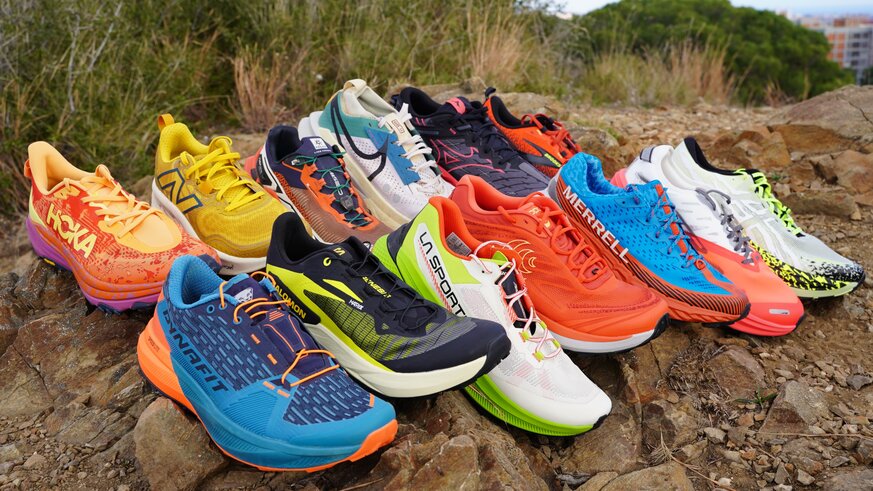 En este reportaje que mostramos nuestra selección de 13 zapatillas ideales para correr ultras de Trail Running. Las mejores zapatillas de Trail Running del año para Ultras es un artículo comparativo entre los modelos que más nos han gustado en nuestras pruebas de este año para correr las carreras de distancias largas. Te ayudamos a encontrar las zapatillas que más se adaptan a tus características para este tipo de carreras de montaña.